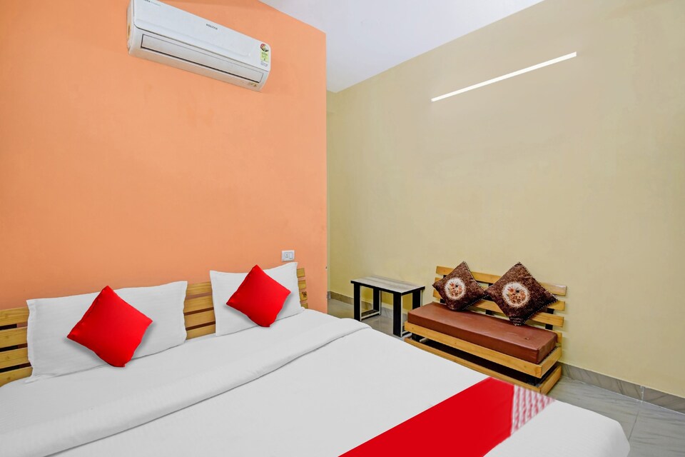 OYO Flagship 702107 Sonar Bangla Guest House, VIP Road Kolkata, Kolkata