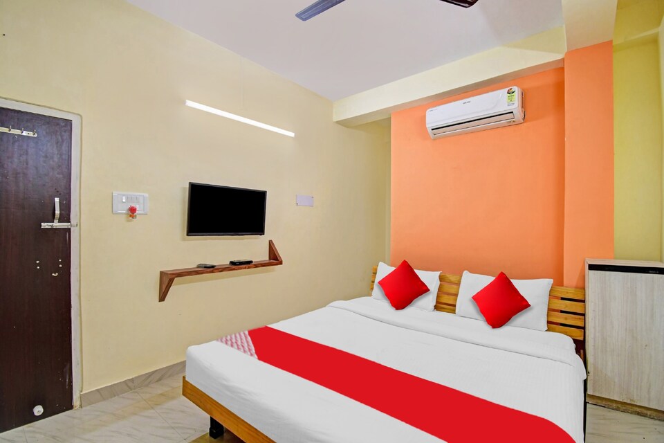 OYO Flagship 702107 Sonar Bangla Guest House, VIP Road Kolkata, Kolkata