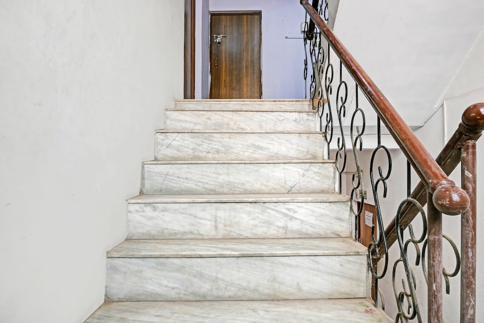 OYO Flagship Lotus Valley, Chowk Allahabad, Prayagraj