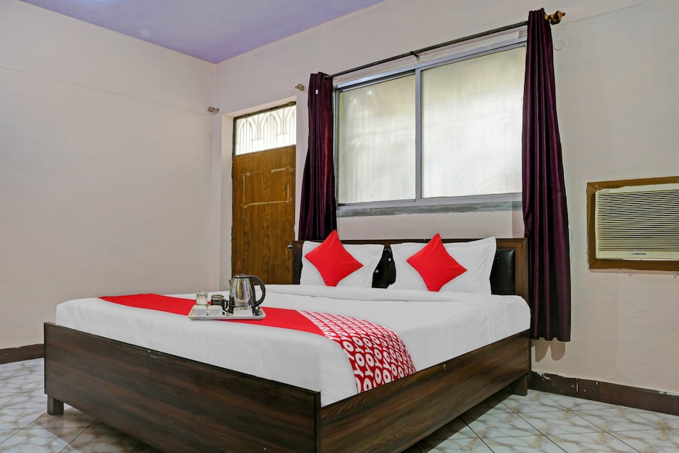 OYO Flagship Lotus Valley, Chowk Allahabad, Prayagraj