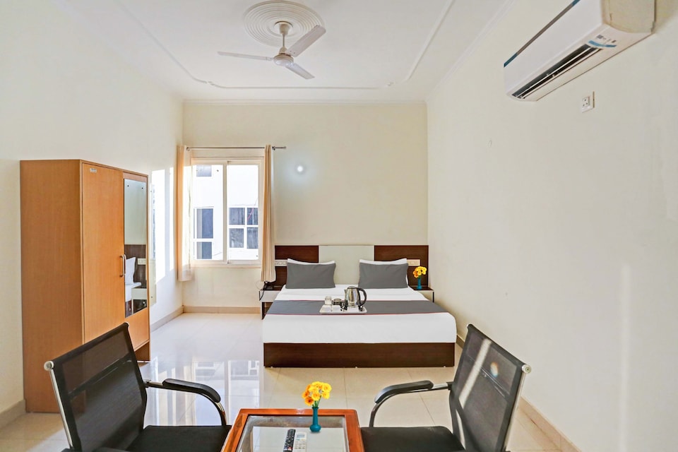 Hotel O Star Key Sliver crest hospital, Old Gurgaon, Gurgaon