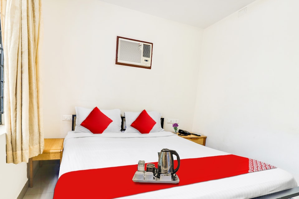 OYO The Safe Hotels, Vytilla Kochi, Kochi