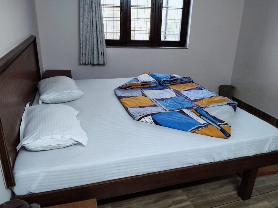 OYO Flagship Hotel Trilokesh Rooms & Banquet, Rispana Pul Dehradun, Dehradun