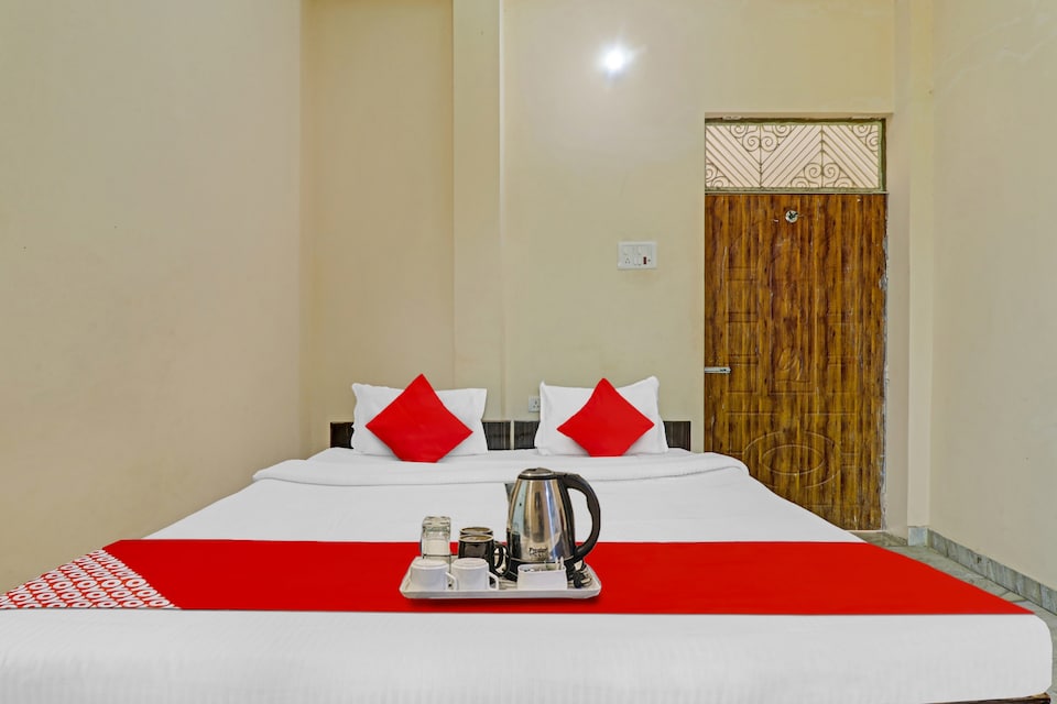 Flagship Pratap Guest House, Flagship Sultanpur, Book ₹599 OYO