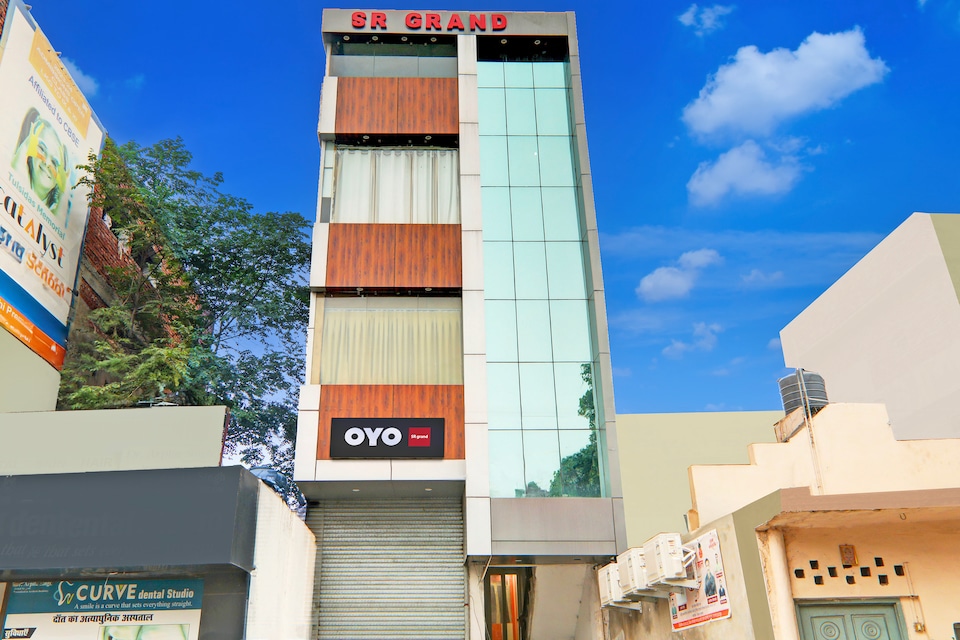 Hotel O Sr Grand, Golghar, Gorakhpur