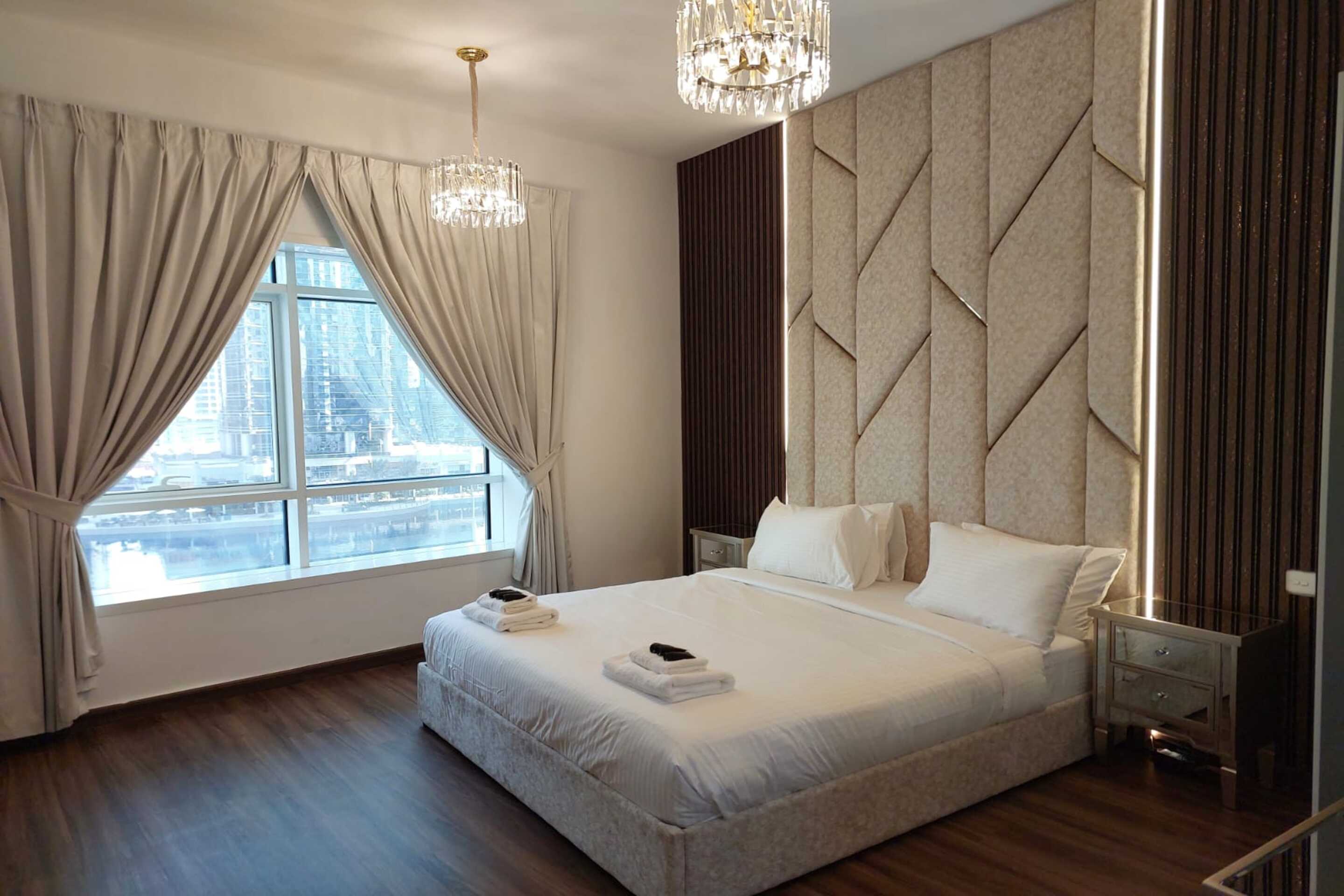 OYO 985 Home 1BR Lake city tower, JLT, Jumeirah Lakes Towers