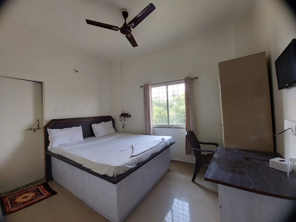 POP 702328 Happy Homely Stay, Hadapsar Pune, Pune