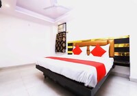 OYO Hotel Grand Neelam Near Jama Masjid