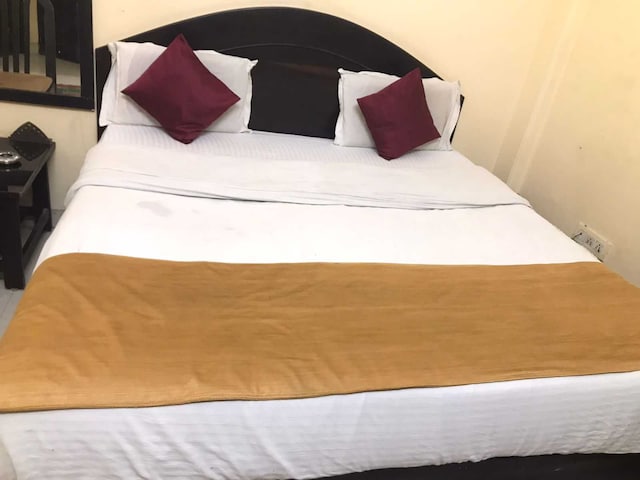 OYO Hotel Palm Near Gautam Buddha Park