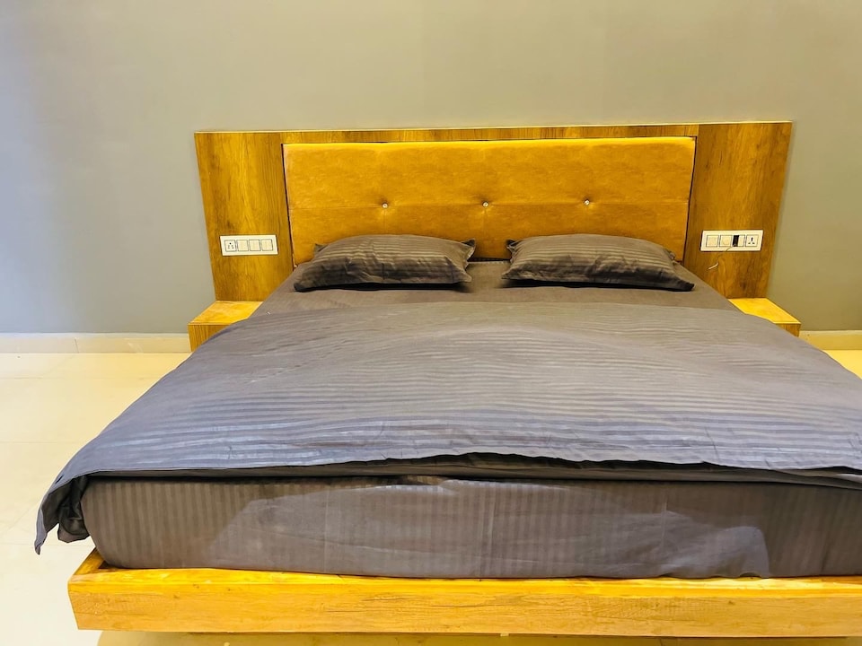 OYO Florence Hotel, Dindoli, Surat