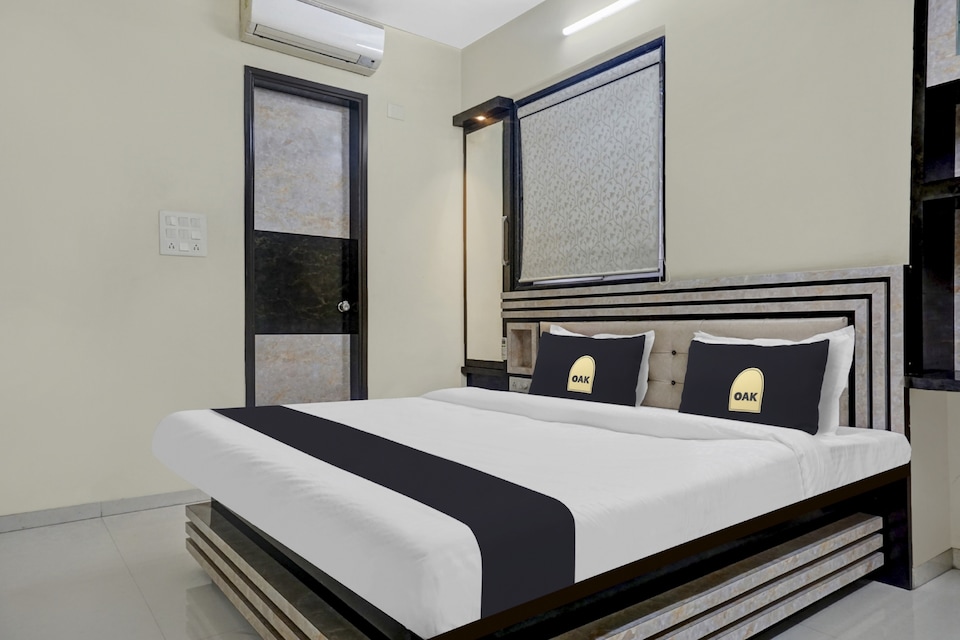 Townhouse OAK Rudra Residency Near Sant Tukaram Nagar Metro Station, Pimpri Pune, Pune