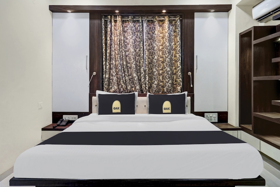 Townhouse OAK Rudra Residency Near Sant Tukaram Nagar Metro Station, Pimpri Pune, Pune