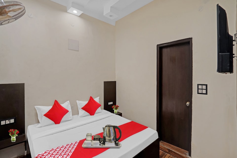 Hotel O Kwins Residency, Vaishali Kaushambi Metro, Ghaziabad