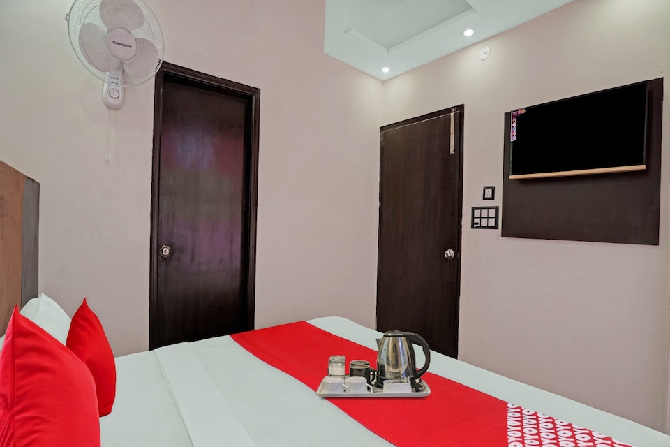 Hotel O Kwins Residency, Vaishali Kaushambi Metro, Ghaziabad
