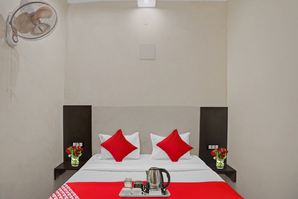 Hotel O Kwins Residency, Vaishali Kaushambi Metro, Ghaziabad