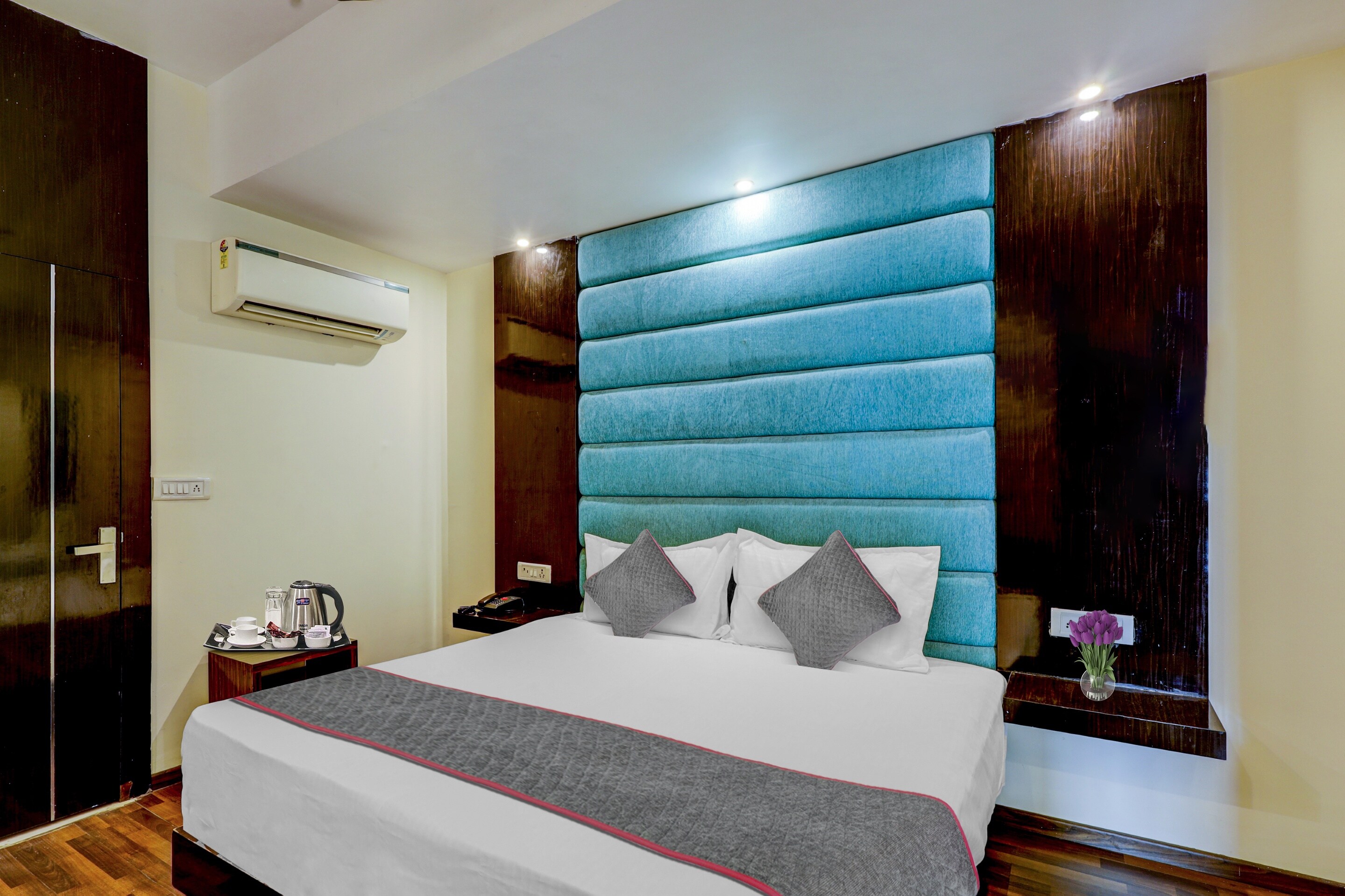 Townhouse Hotels in Connaught Place, Delhi