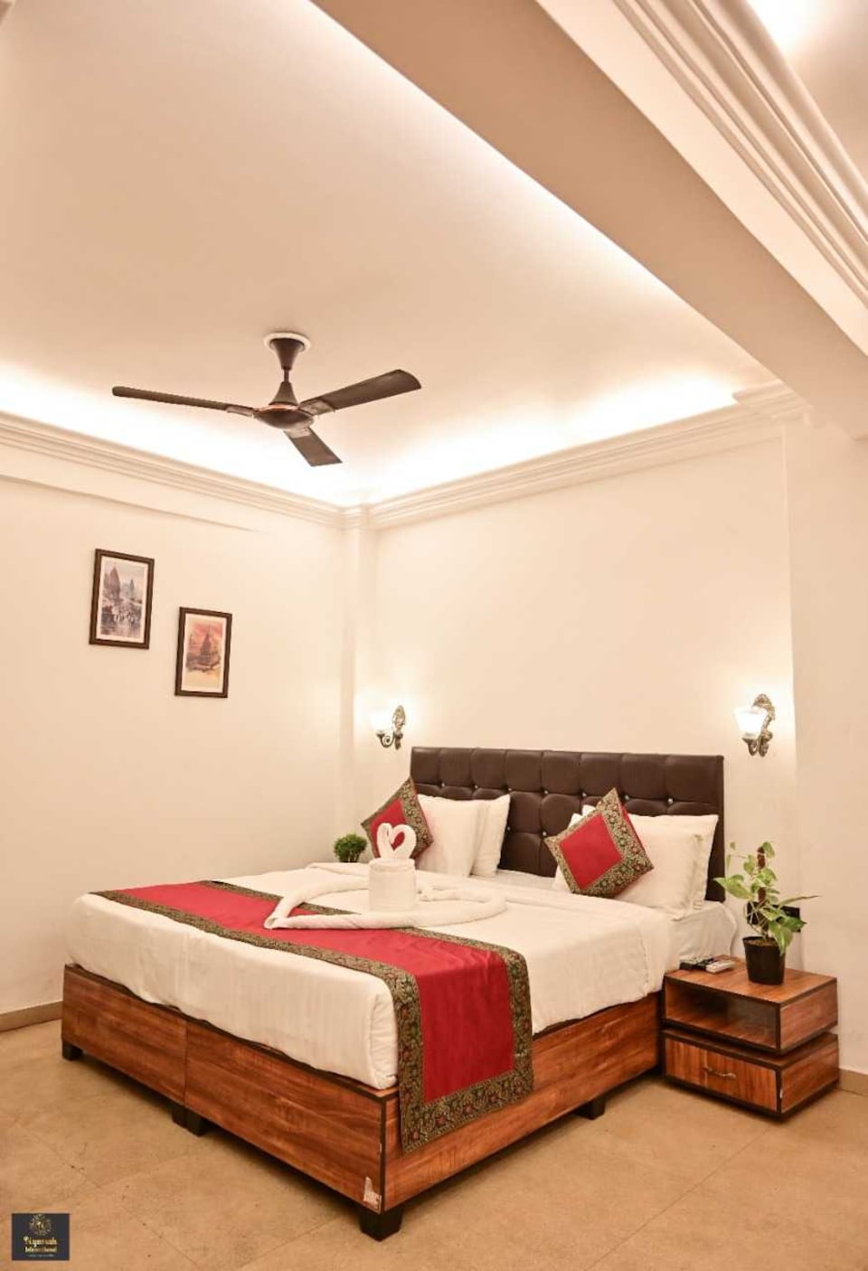 Collection O Nyamah International , Godowlia, Varanasi