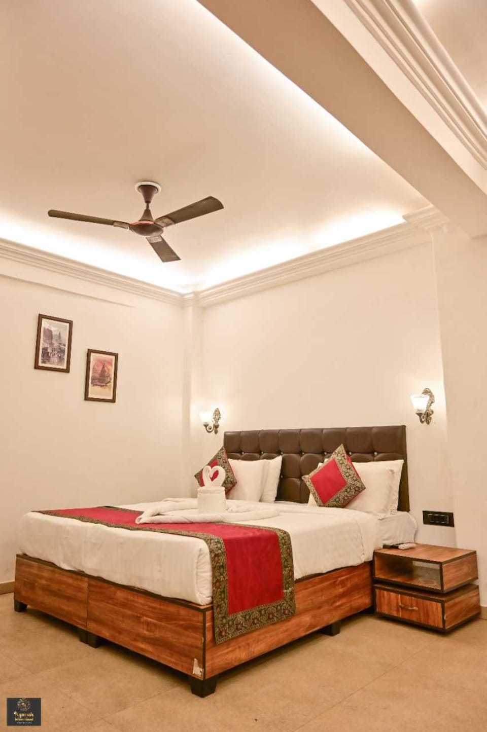 Collection O Nyamah International , Godowlia, Varanasi