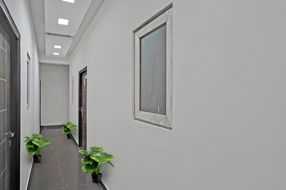 Signature Hotel Noida-62, Noida City, नोएडा
