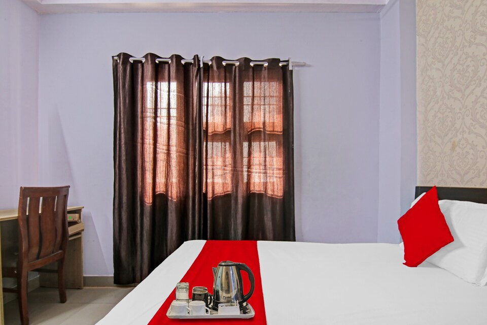 Flagship Discovery Deluxe Near New Ashok Nagar Metro Station, Anand Vihar Delhi, Delhi