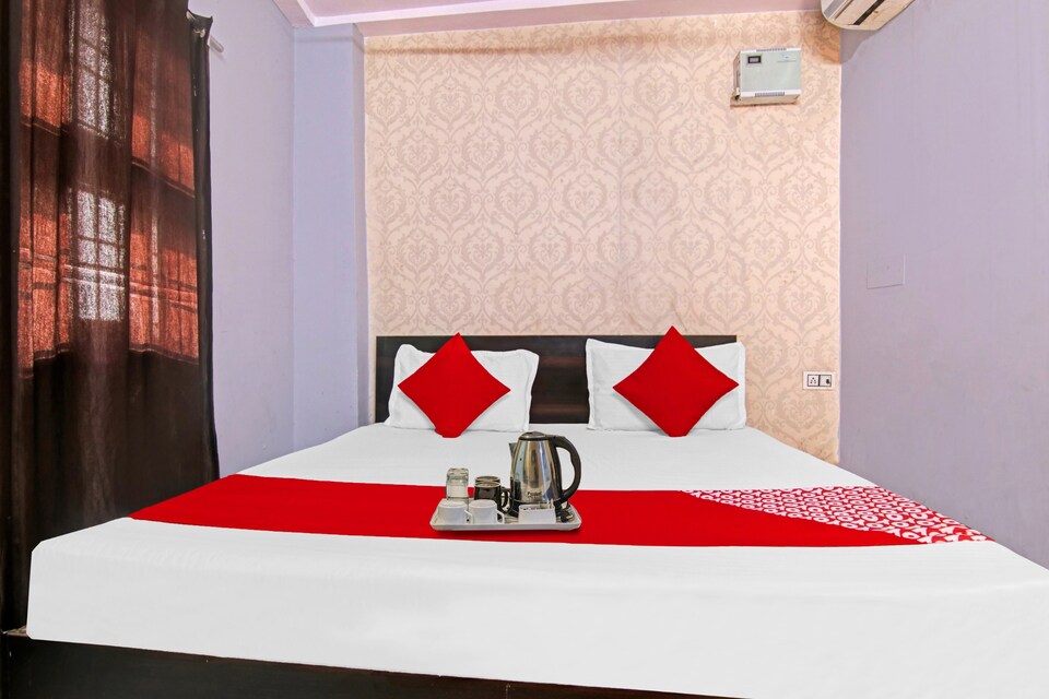 Flagship Discovery Deluxe Near New Ashok Nagar Metro Station, Anand Vihar Delhi, Delhi