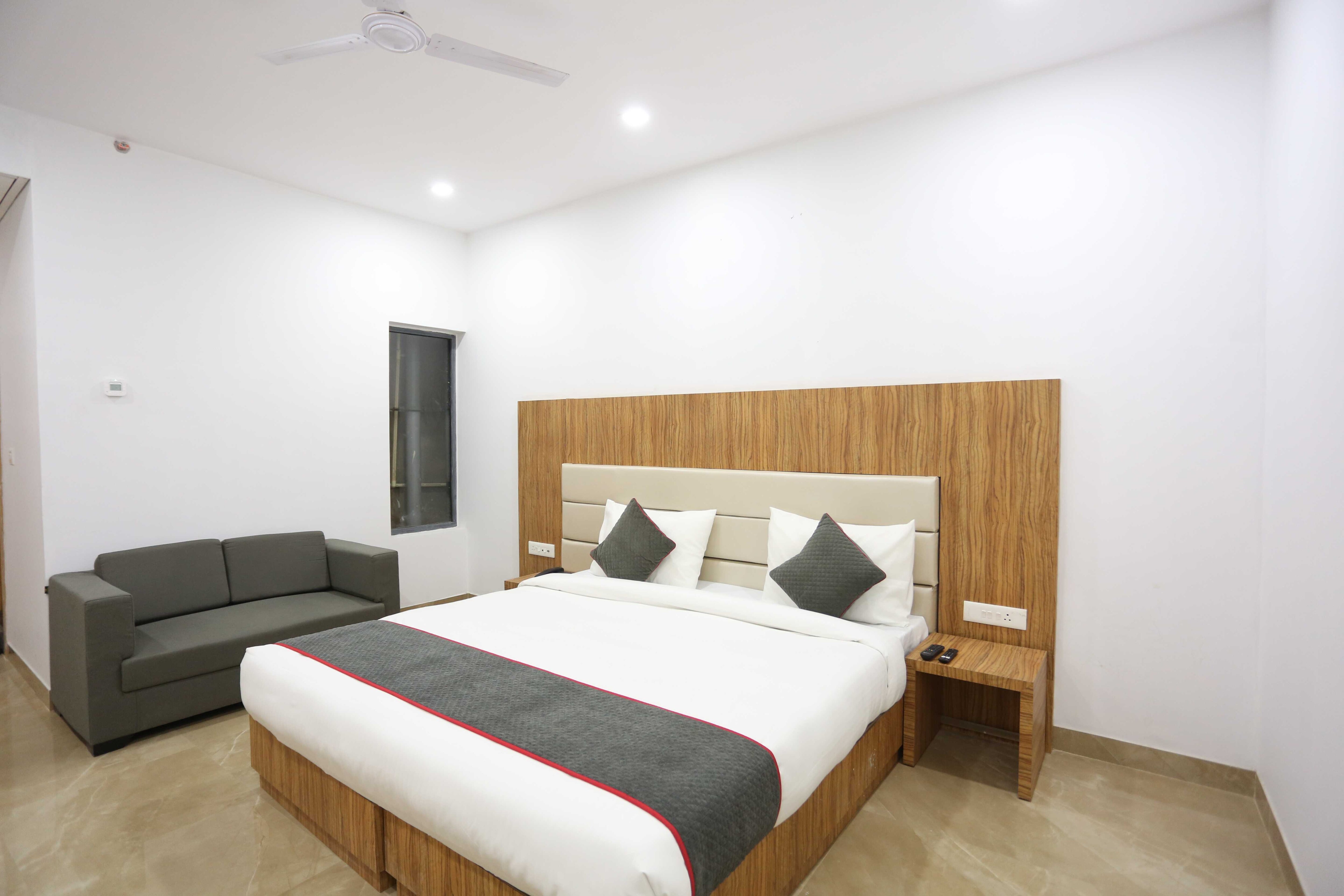 Townhouse Oak Hotels in Godowlia, Varanasi Starting ₹2071 Upto 47