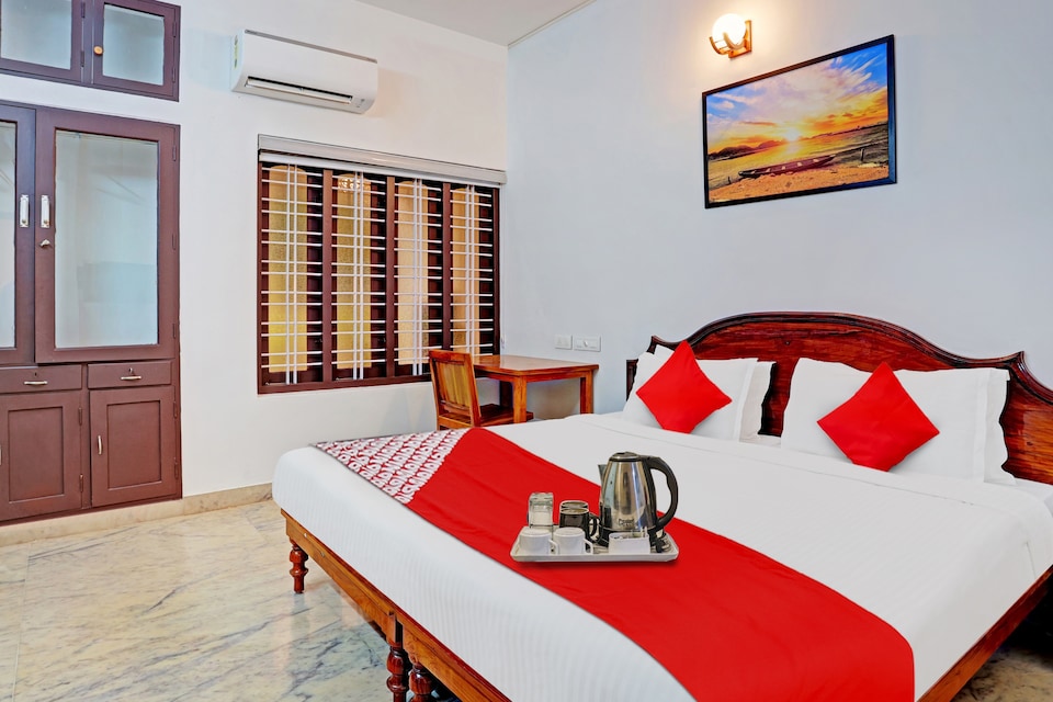 OYO Pop Tavern Heritage, Thampanoor Trivandrum, Trivandrum