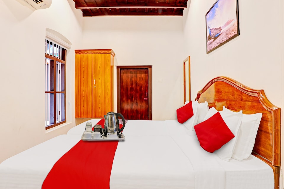 OYO Pop Tavern Heritage, Thampanoor Trivandrum, Trivandrum