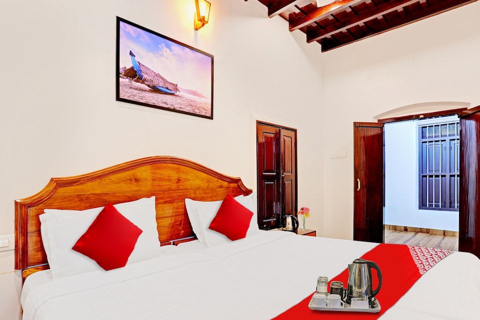 OYO Pop Tavern Heritage, Thampanoor Trivandrum, Trivandrum