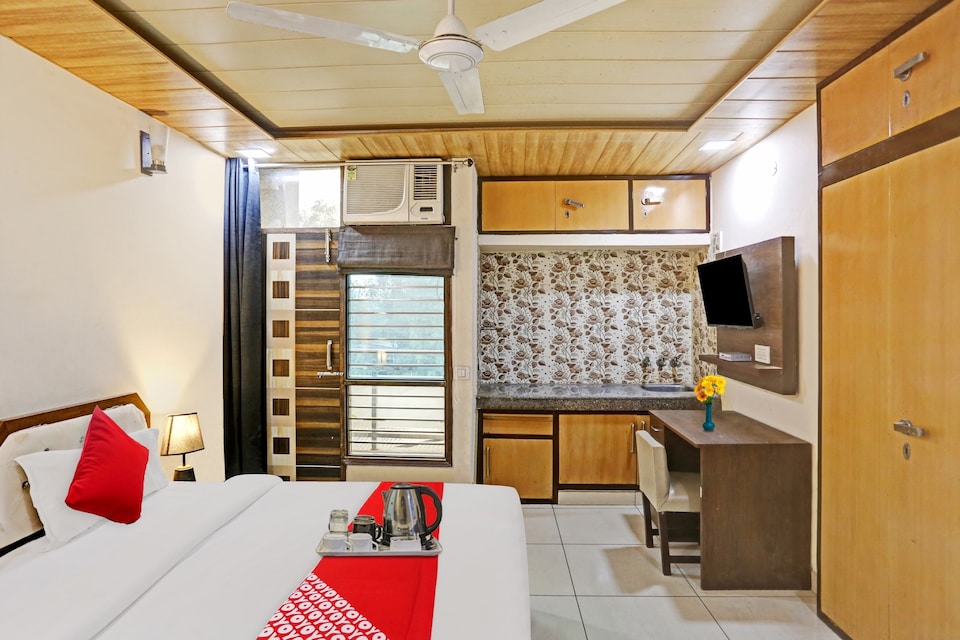Hotel O THE KNIGHT INN, Pitampura - Rohini Delhi, Delhi