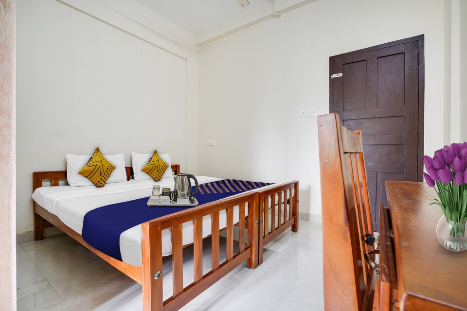 OYO Flagship 702647 Rock Residency, Ankamaly Airport Kochi, Kochi