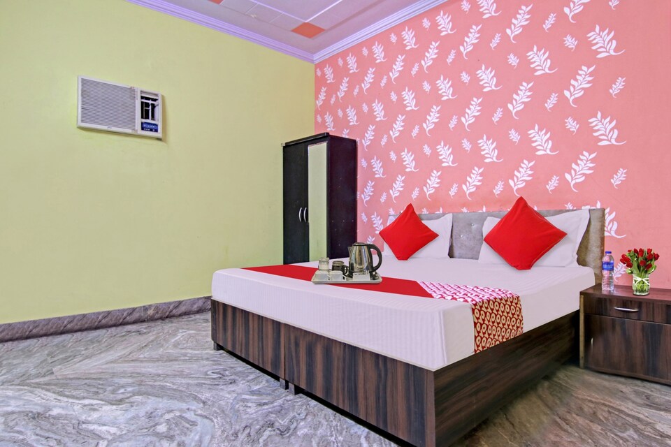 Hotel O Decent Stay , Rajouri Garden Delhi, Delhi