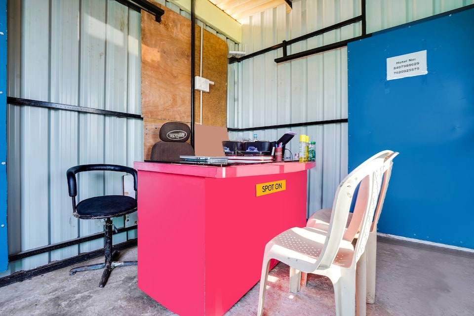 SPOT ON Fakt Tu Aani Mi, Manish Nagar Besa, Nagpur