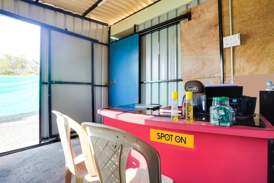 SPOT ON Fakt Tu Aani Mi, Manish Nagar Besa, Nagpur