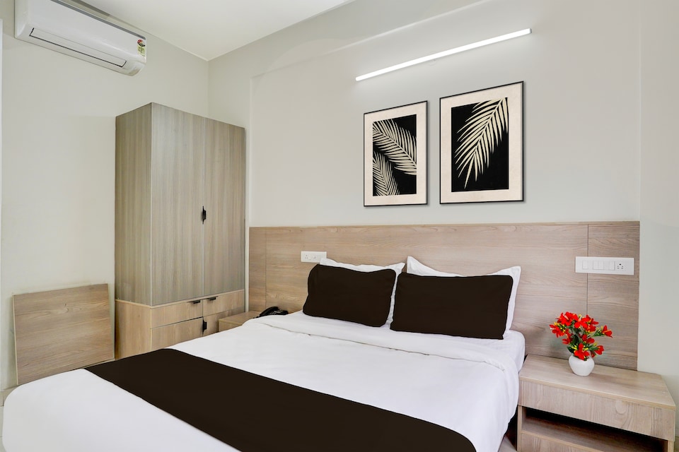 Super Hotel O KSR Bengaluru City Junction Formerly Gurudev Residency, Majestic Bangalore, Bangalore