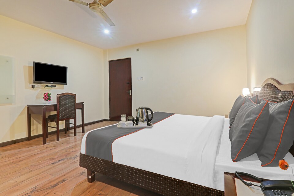 Collection O Hotel Royal Presidency Near Gomti Riverfront Park, Hazratganj Lucknow, Lucknow