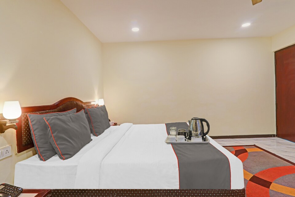 Collection O Hotel Royal Presidency Near Gomti Riverfront Park, Hazratganj Lucknow, Lucknow