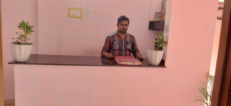 OYO 70276 Pandey Ji Guest House M, Golghar, गोरखपुर