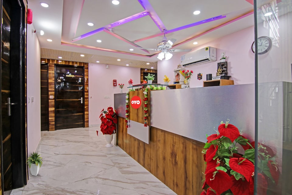 Super Hotel O Rishabh Inn, Indirapuram Ghaziabad, Ghaziabad