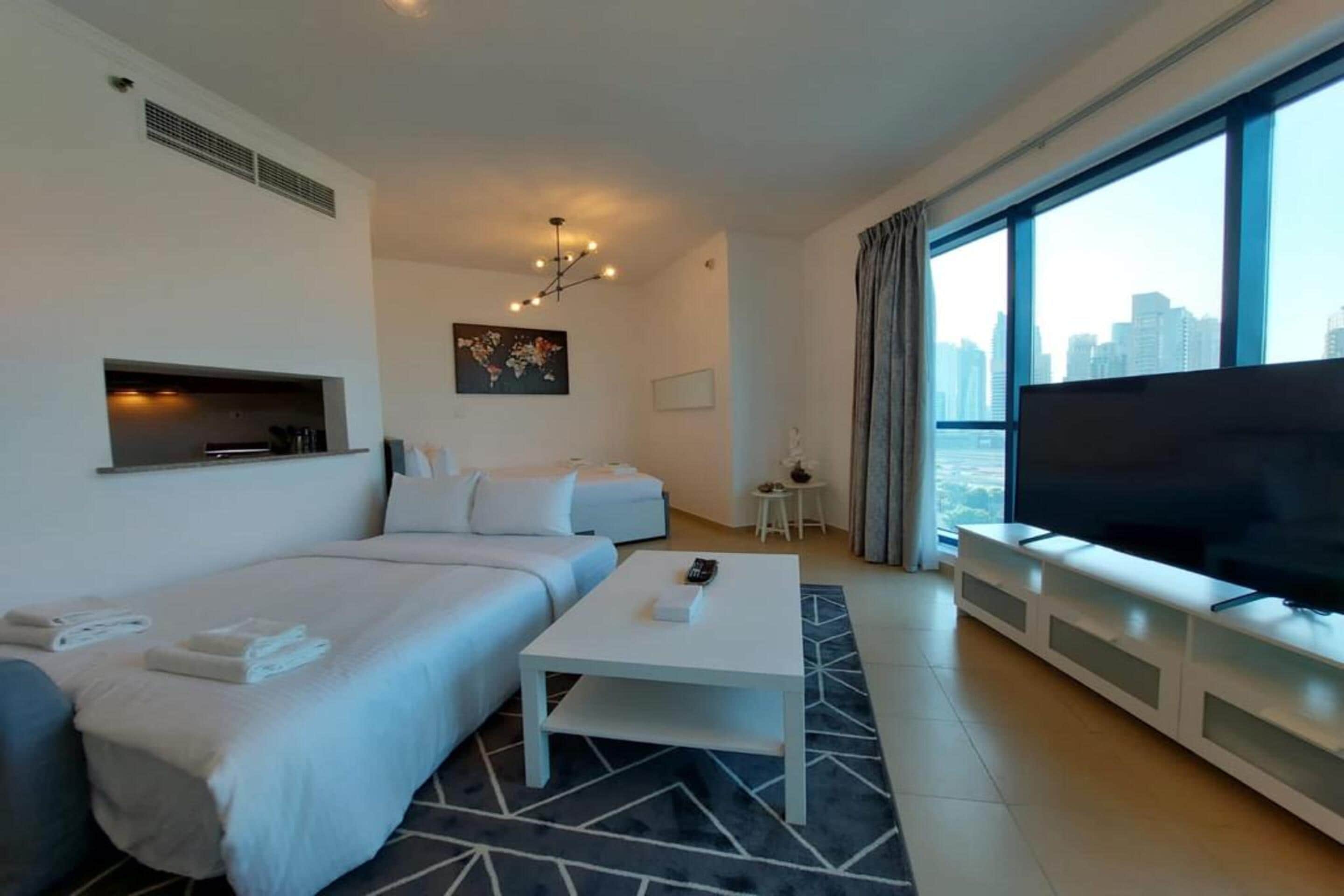 OYO 994 Home Jumeirah bay x1 tower studio, Meadows 1