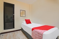 OYO 912 Fb Suites