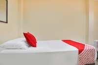 OYO 912 Fb Suites