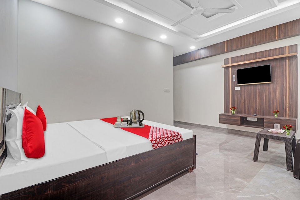 Hotel O Amazing Guest House, Rajouri Garden Delhi, Delhi