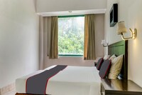 Townhouse OAK Hotel Grand Cikarang