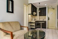 Townhouse OAK Hotel Grand Cikarang