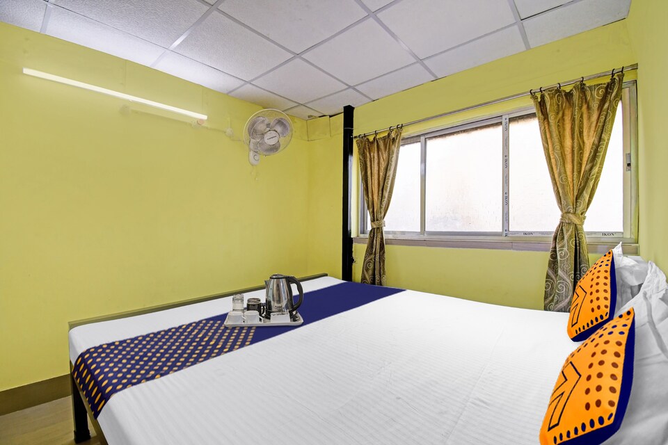 SPOT ON Diya Guest House Near Central Park Metro Station, VIP Road Kolkata, Kolkata