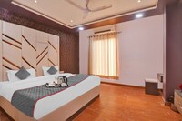 OYO 702892 Hotel Blueline