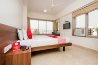 OYO Imperial Plus Near Western Express Highway Metro Station