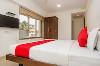 OYO Imperial Plus Near Western Express Highway Metro Station