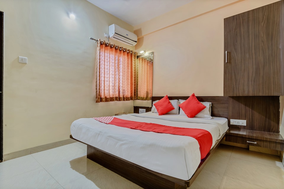 OYO 12355 Hotel New Jagdamba Lodging, Cidco, Aurangabad